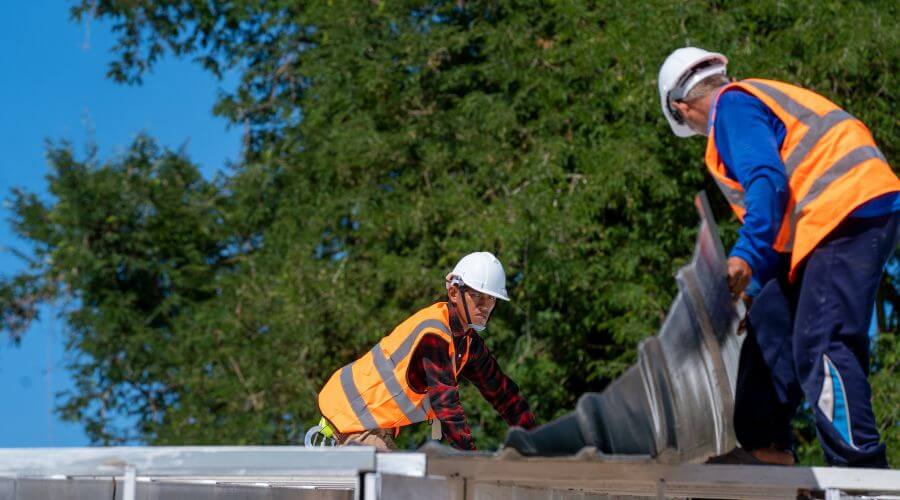 Professional residential roofers in Earlham, IA